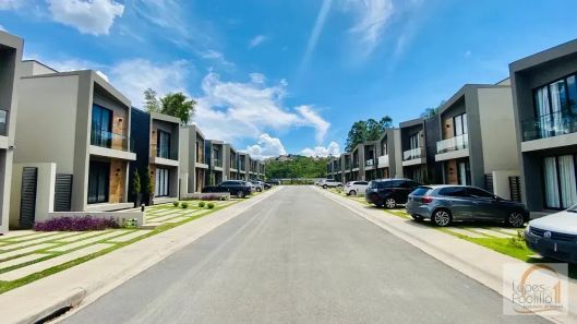 Casa de Condomínio com 2 Quartos à venda, 83m² no Marmeleiro, Atibaia