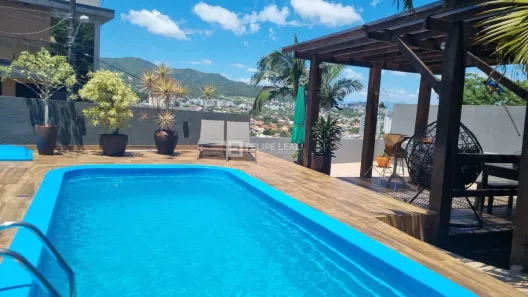 Casa com 2 Quartos à venda, 180m² no Itacorubi, Florianópolis