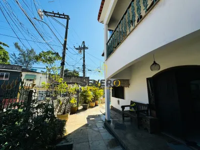 Casa com 3 Quartos à venda, 250m² no Centro, São Gonçalo