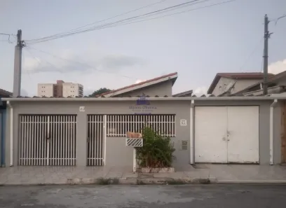Casa com 4 Quartos à venda, 200m² no Jardim Maria Augusta, Taubaté