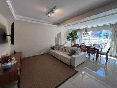 Casa com 3 Quartos à venda, 277m² no Jardim Amália, Volta Redonda