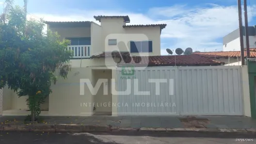 Casa com 3 Quartos para alugar, 201m² no Umuarama, Uberlândia