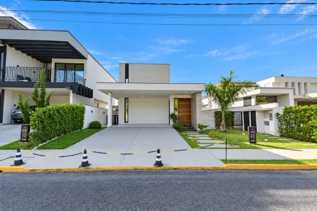 Casa de Condomínio com 4 Quartos à venda, 242m² no Santa Regina, Camboriú