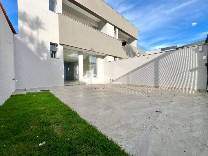 Casa com 3 quartos — Planalto, Belo Horizonte
