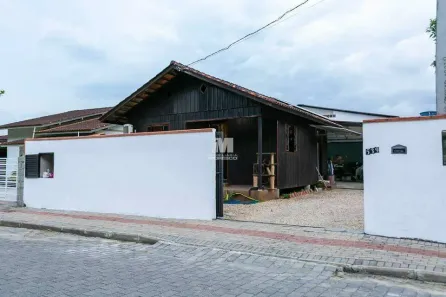 Casa com 2 Quartos para alugar, 230m² no , Guabiruba
