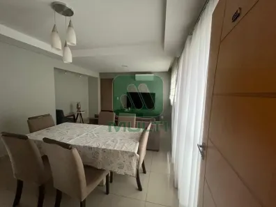 Apartamento com 3 Quartos para alugar, 80m² no Presidente Roosevelt, Uberlândia
