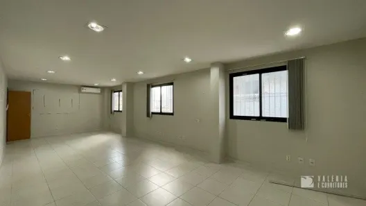 Sala Comercial para alugar, 705m² no Batista Campos, Belém