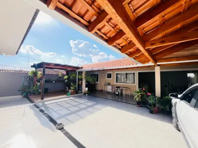 Casa com 3 Quartos à venda, 207m² no Vila Santa Izabel, Maringá