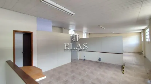 Ponto Comercial para alugar, 80m² no Quarteirão Brasileiro, Petrópolis