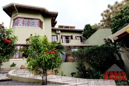 Casa com 3 Quartos para venda ou aluguel, 401m² no Vila Petrópolis, Atibaia