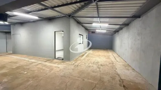 Casa com 2 Quartos para alugar, 60m² no Residencial Lago Azul, Uberlândia