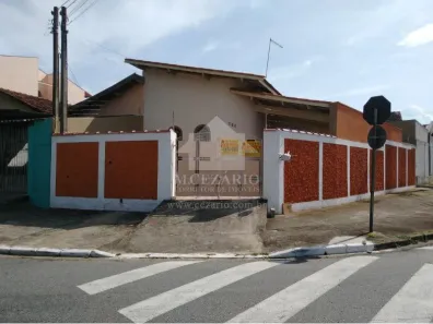 Casa com 2 Quartos para alugar, 70m² no Vila São José, Taubaté