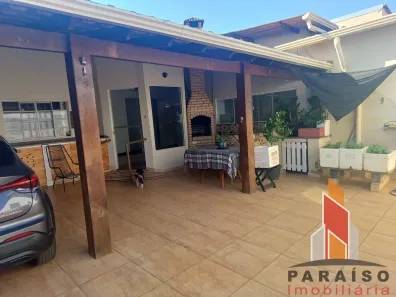 Casa com 3 Quartos à venda, 250m² no Santa Mônica, Uberlândia