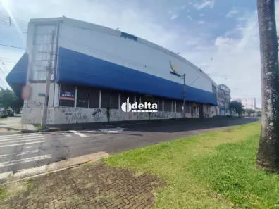 Ponto Comercial à venda, 3960m² no Santa Mônica, Uberlândia