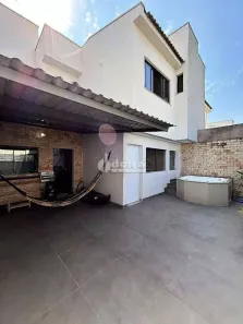 Casa com 2 Quartos à venda, 88m² no Cidade Jardim, Uberlândia