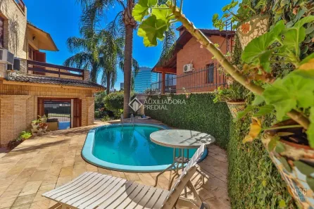 Casa com 3 Quartos à venda, 374m² no Chácara das Pedras, Porto Alegre