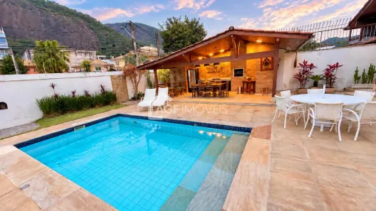 Casa com 4 Quartos para alugar, 230m² no Itaipu, Niterói
