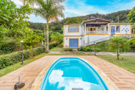 Casa de Condomínio com 3 Quartos à venda, 350m² no Fazenda Inglesa, Petrópolis
