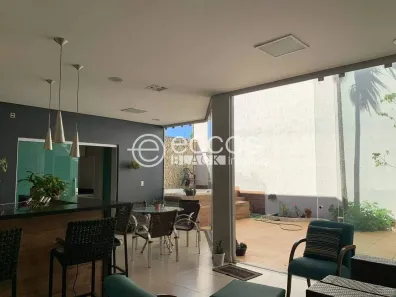 Casa com 5 Quartos à venda, 300m² no Alto Umuarama, Uberlândia