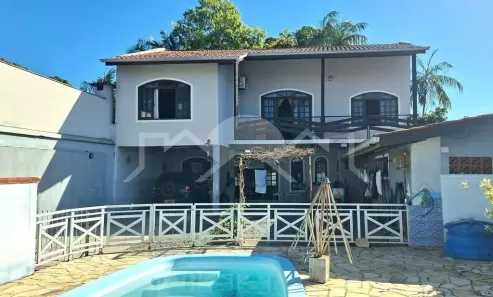 Casa com 4 Quartos à venda, 215m² no Petrópolis, Joinville