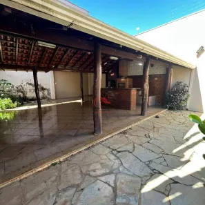 Casa com 3 Quartos à venda, 219m² no Jardim São Bento, Uberaba