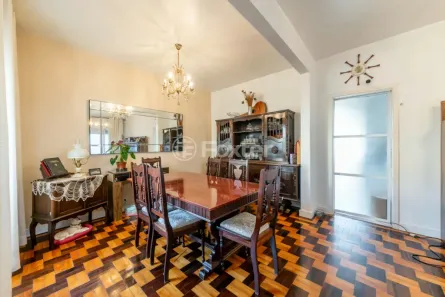 Casa com 4 Quartos à venda, 283m² no Passo da Areia, Porto Alegre
