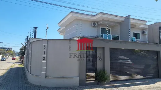 Sobrado com 3 Quartos à venda, 176m² no Floresta, Joinville