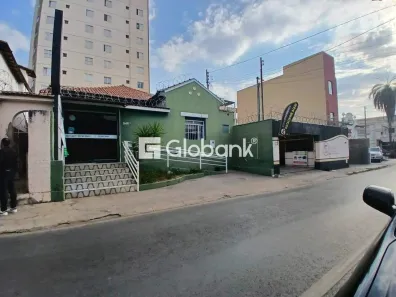 Prédio Comercial à venda, 200m² no Centro, Montes Claros