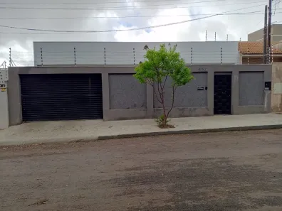 Casa com 4 Quartos à venda, 250m² no Vila Araponguinha, Arapongas
