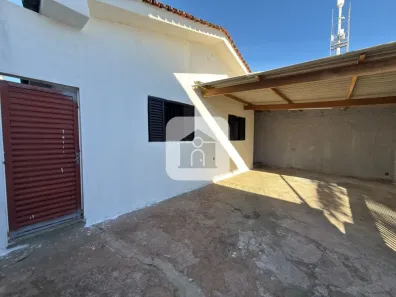 Casa com 3 Quartos para alugar, 110m² no Tibery, Uberlândia