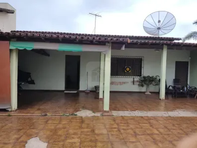 Casa com 3 Quartos à venda, 200m² no Santa Mônica, Uberlândia