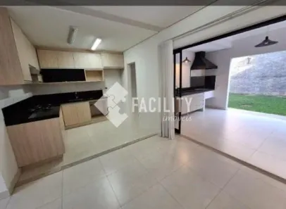 Casa de Condomínio com 3 Quartos para alugar, 140m² no Chácaras Alpina, Valinhos
