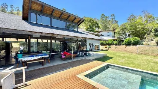 Casa de Condomínio com 4 Quartos à venda, 280m² no Carangola, Petrópolis