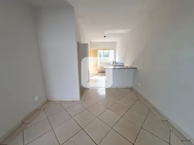 Casa com 3 Quartos para alugar, 80m² no Aclimação, Uberlândia