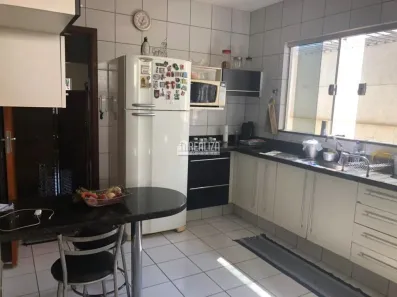 Casa com 2 Quartos à venda, 240m² no Nossa Senhora da Abadia, Uberaba