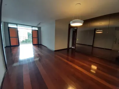 Apartamento com 3 Quartos para alugar, 110m² no Icaraí, Niterói