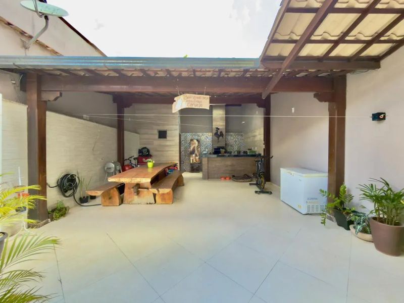 Casa com 3 quartos — Santa Mônica, Belo Horizonte