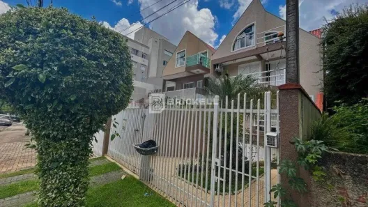 Sobrado com 3 Quartos à venda, 240m² no Novo Mundo, Curitiba