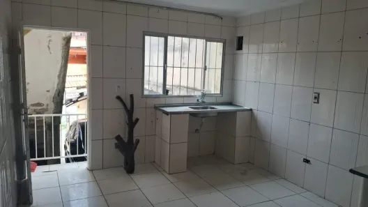 Casa com 1 Quarto para alugar, 45m² no Parque Roseira, Carapicuíba