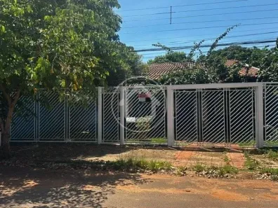Casa com 4 Quartos à venda, 230m² no Jardim Jacy, Campo Grande
