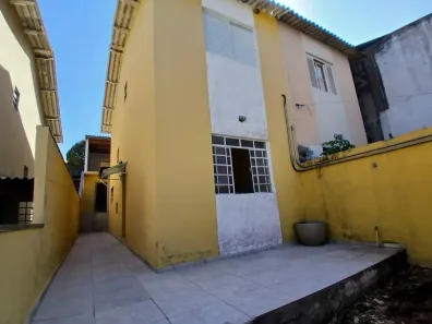 Casa de Condomínio com 3 Quartos para alugar, 150m² no Jardim Lambreta, Cotia