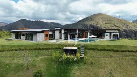 Casa com 5 Quartos à venda, 750m² no Pedro do Rio, Petrópolis