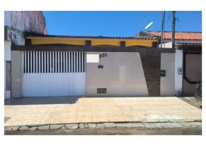 Casa com 5 Quartos à venda, 200m² no Jabotiana, Aracaju