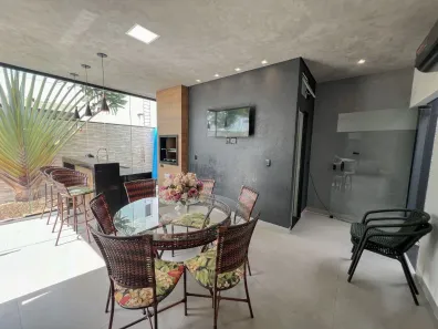 Casa de Condomínio com 3 Quartos à venda, 205m² no Novo Mundo, Uberlândia