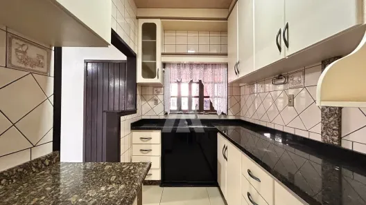 Casa com 3 Quartos para alugar, 126m² no Jardim Iririú, Joinville