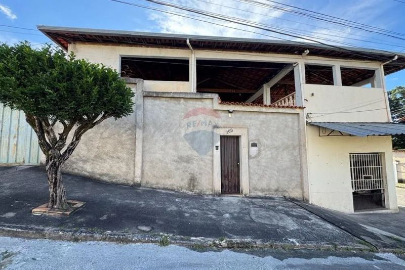 Casa com 9 quartos — Santa Mônica, Belo Horizonte