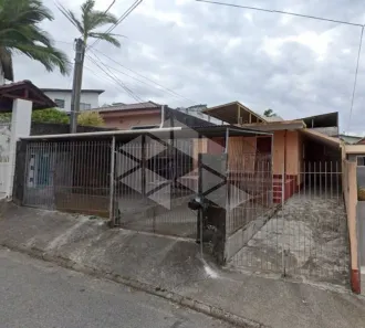 Casa com 2 Quartos para alugar, 45m² no Barreiros, São José