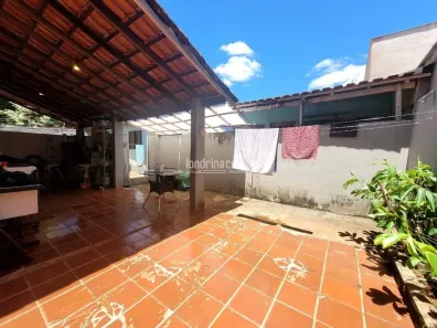 Casa com 2 Quartos à venda, 126m² no Jardim Guararapes, Londrina