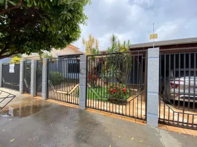 Casa com 4 Quartos para alugar, 450m² no Champagnat, Londrina