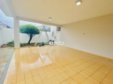 Casa com 4 Quartos para alugar, 230m² no Tabajaras, Uberlândia